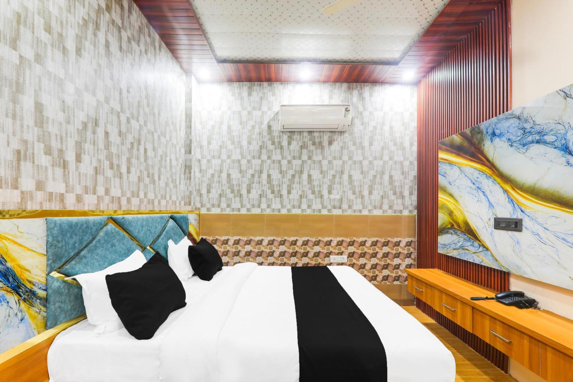 Hotel O V. K Palace Inn Λάκναου Εξωτερικό φωτογραφία