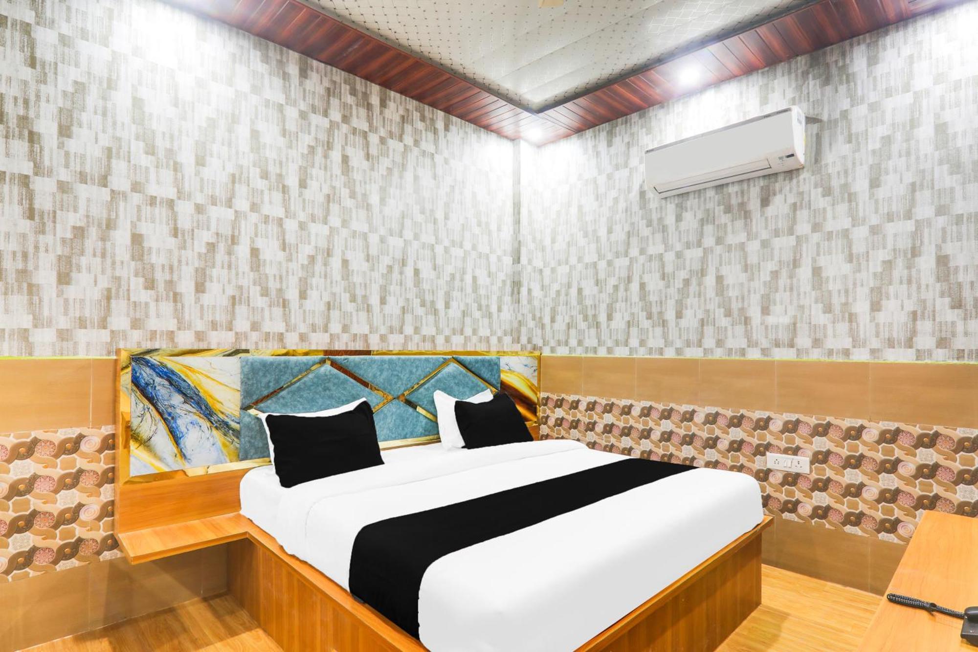 Hotel O V. K Palace Inn Λάκναου Εξωτερικό φωτογραφία