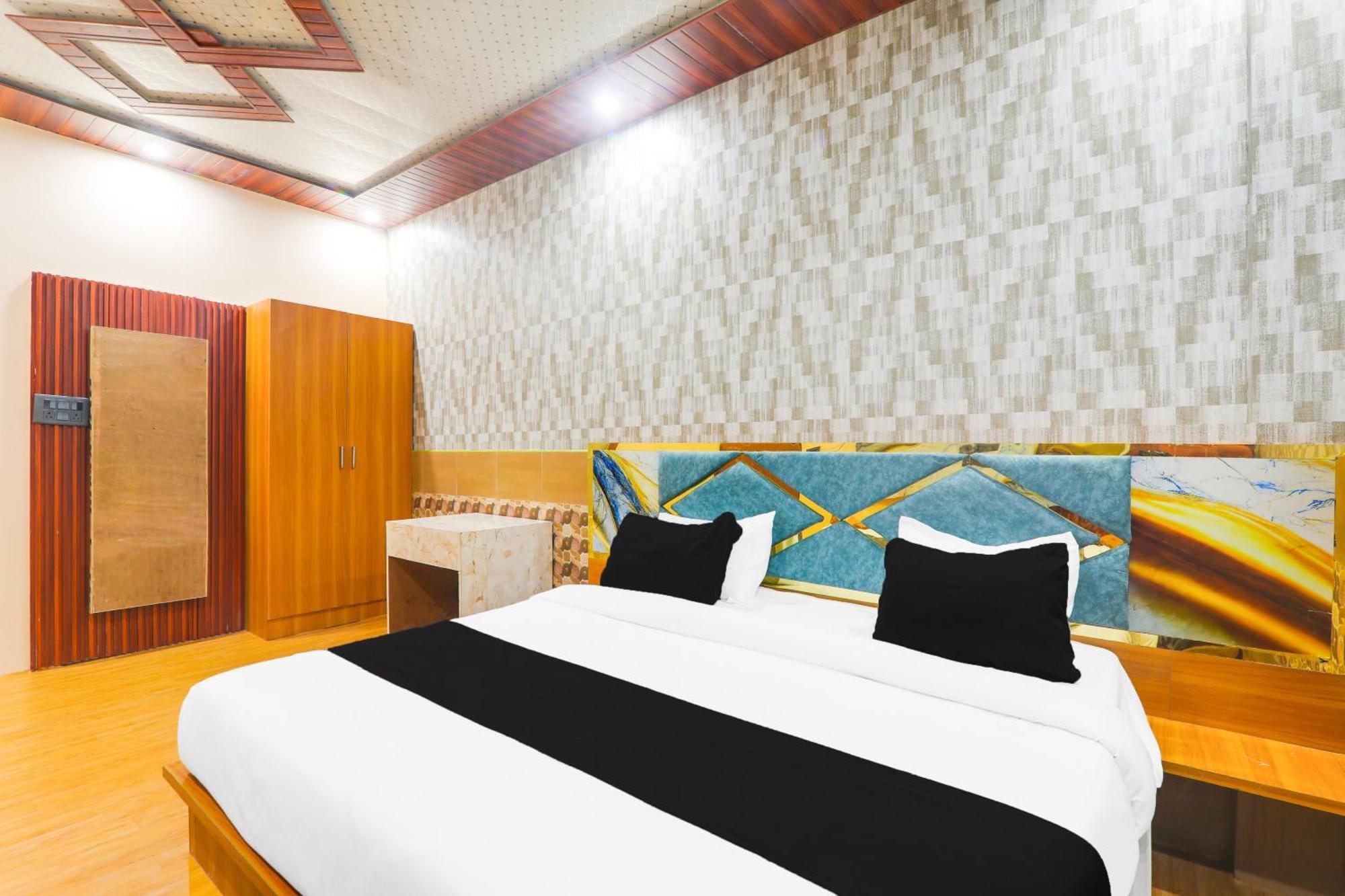 Hotel O V. K Palace Inn Λάκναου Εξωτερικό φωτογραφία